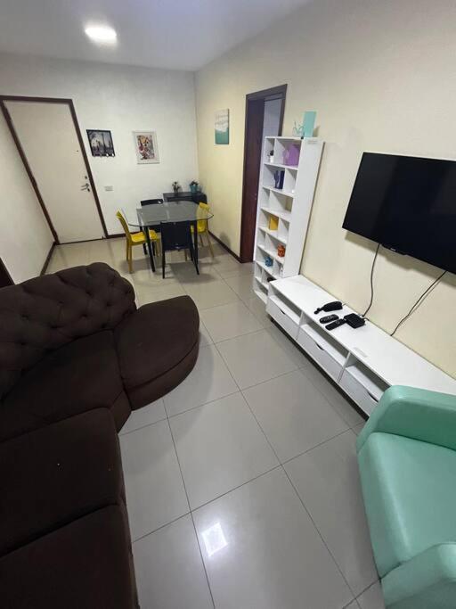 - 2 Quartos - 523 *